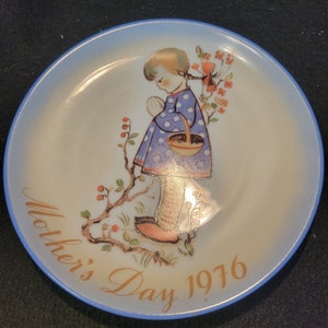 Hummel Collector Plate: 1976 Mother&#39;s Day, Limited Edition.  Perfect condition.