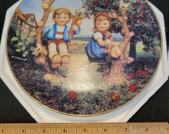 Hummel Collector Plate: 1989 Apple Tree Boy and Girl, Limited Firing.