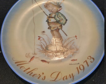 Hummel Collector Plate: 1973 Mother's Day, Limited Edition.  Perfect condition.