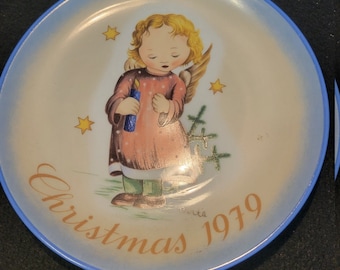 Hummel Collector Plate: 1979 Christmas, Limited Edition.  Perfect condition.
