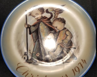 Hummel Collector Plate: 1974 Christmas Day. Mint Condition.  No box or papers with it.