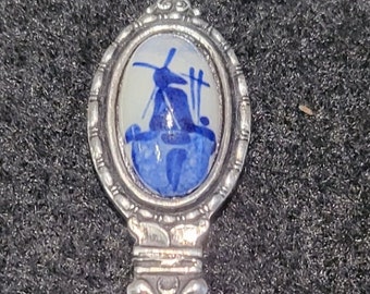 Vintage Netherlands Collectors Spoon. 4.75".  See photos and details.  Blue and Windmill.