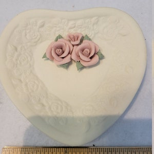 RARE Vintage Porcelain Bisque Heart Shaped Trinket Ring Dish 5&quot; Pink Roses by Estate Manor. Pristine condition!