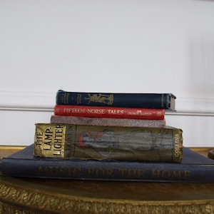 Set of 5 Vintage Book stack Set G, Antique bookshelf, Interior design, Decorative Books,  Enhance bookcase bookshelf decor