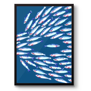 Può includere: Un dipinto digitale di uno scuola di pesci blu, bianchi e rossi che nuotano in un oceano blu scuro. I pesci sono disposti in un motivo circolare, creando una sensazione di movimento ed energia.