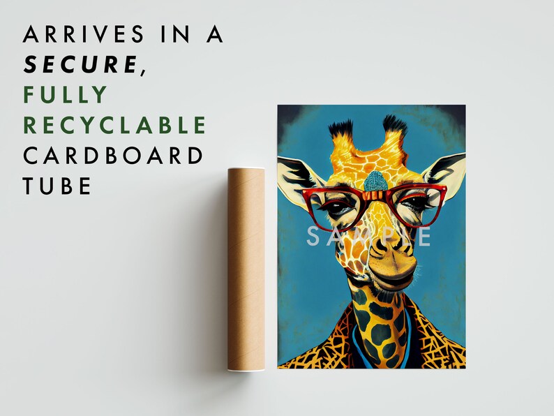 Op de afbeelding: Een kleurrijke illustratie van een giraffe die een rode bril met rand en een gepatroneerd jasje draagt. De giraffe heeft een blauwe achtergrond met het woord "SAMPLE" in witte tekst.