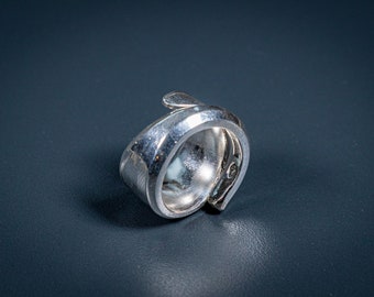 Hübscher Upcycling Ring aus Silber-Besteck