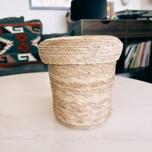 Handgewebter mexikanischer Strohkorb | Wohnkultur | Rustikale Wohnkultur | Umweltfreundliche Lagerung | Boho Chic Korbwaren | Einzigartiges handgemachtes Kunsthandwerk