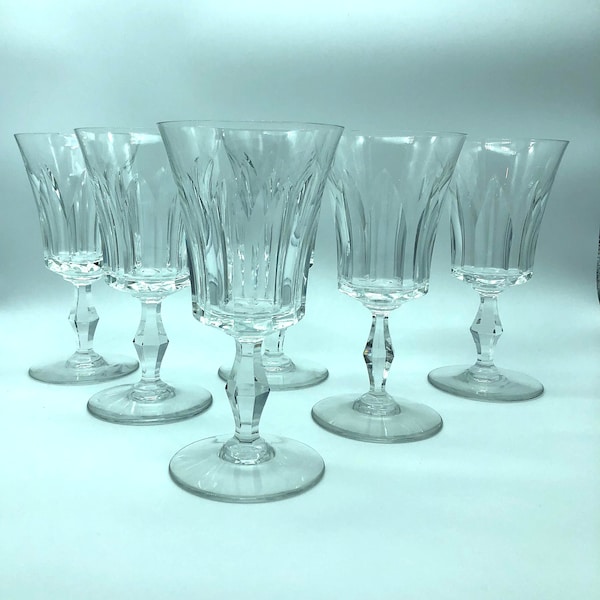 6 verres à vin en cristal de Baccarat modele Polignac