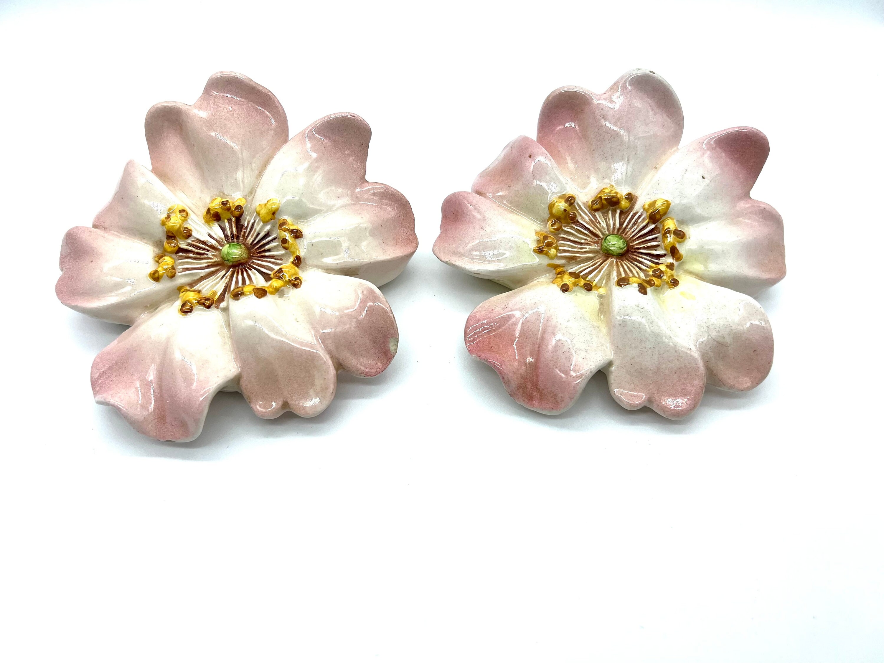 Paire de Vases Muraux Barbotine Fleur Par Delphin Massier Vallauris