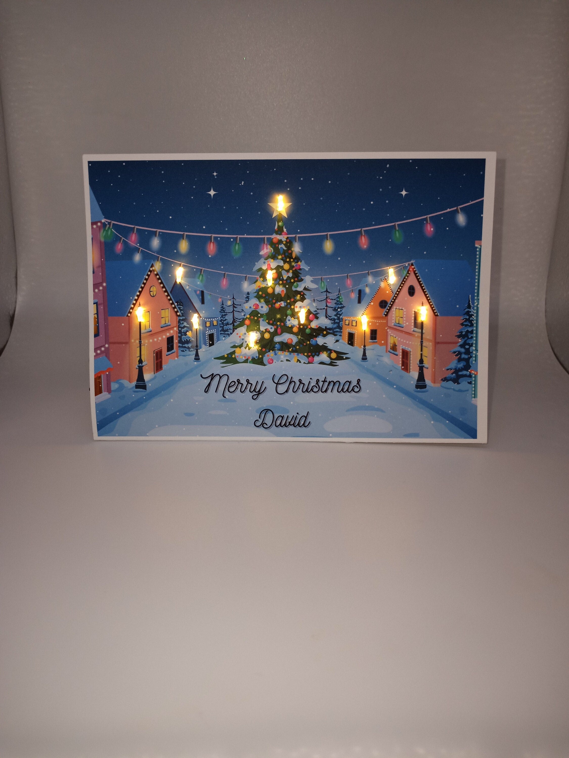 Tarjeta navideña con luces LED de pueblo navideño ︱ Tarjeta navideña  personalizada hecha a mano con luces y nombre ︱ Tarjeta navideña para  amigos y familiares - Etsy México, image size:2250x3000