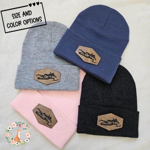 Gorro com estampa de moto de neve, tamanhos adulto, infantil e bebê.