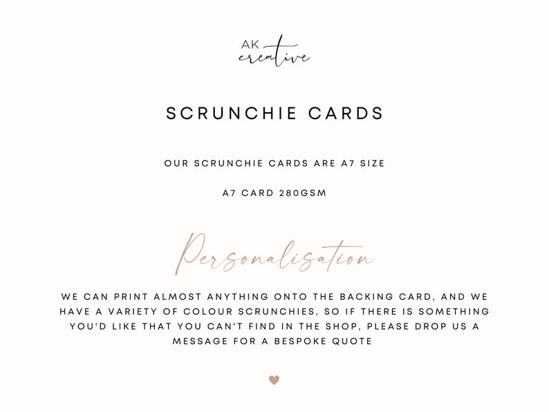 Puede incluir: Tarjeta de color crema con el texto "SCRUNCHIE CARDS" en negro. La tarjeta tambi&eacute;n indica "OUR SCRUNCHIE CARDS ARE A7 SIZE" y "A7 CARD 280GSM". La palabra "Personalisation" est&aacute; escrita en cursiva.