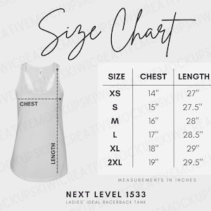Op de afbeelding: Maattabel voor een racerback tanktop met metingen in inches voor borst en lengte. De maten omvatten XS, S, M, L, XL en 2XL. De tabel is getiteld "Next Level 1533 Ladies' Ideal Racerback Tank."