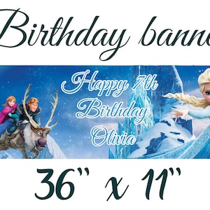 Puede incluir: Pancarta de cumpleaños con temática de Frozen con Elsa, Anna y Sven. La pancarta es azul y blanca con un castillo en el fondo. Dice "Feliz 7º cumpleaños Olivia" y mide 91,44 cm por 27,94 cm.