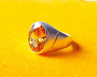 Anello portafortuna solitario con zaffiro giallo in ottone placcato platino