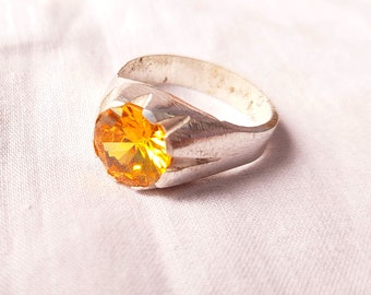 Anello portafortuna solitario con zaffiro giallo in ottone placcato platino