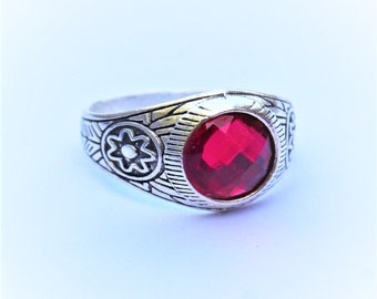 Simulated Ruby Texture Floral Designer Solitaire Ring in Stainless Steel with Platinum Colour Tone