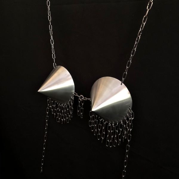 Cone metal bra with chains