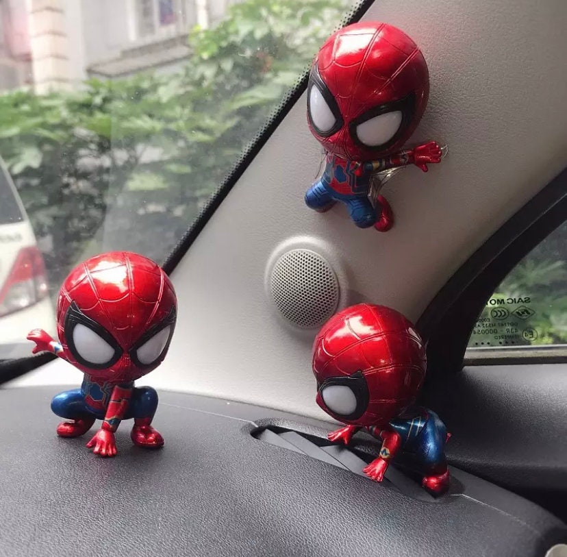 Iron Spider Poupée à tête tremblante de voiture inspirée de Spiderman  Décoration de voiture -  France
