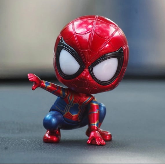 Poupée Spiderman à tête secouée, modèle d'ornements de voiture faits à la  main, accessoires d'intérieur de voiture, console centrale de voiture,  ensemble de décoration - AliExpress