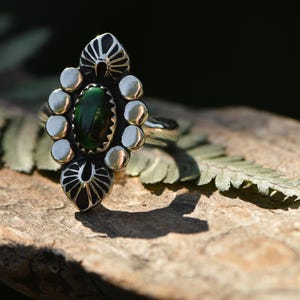 Anello con turchese di montagna di Sonora verde con accenti stampati
