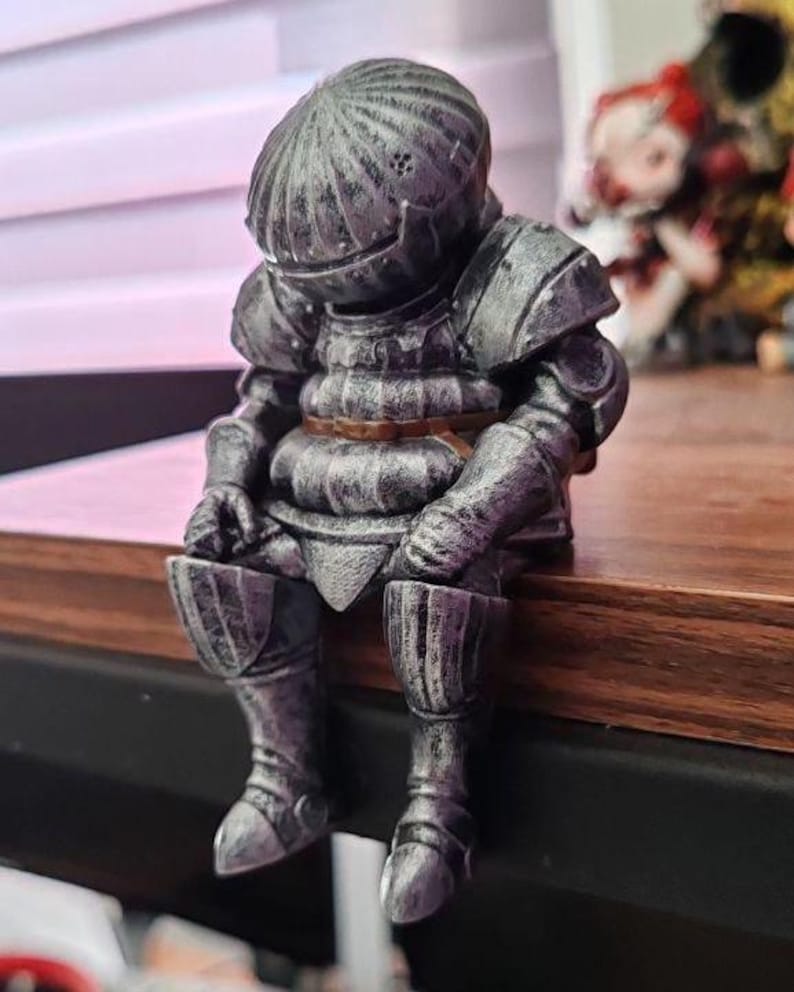 Bulb Knight Figure 4 inch – Hand Painted Resin Statue – Soulslike Fantasy Collectible Decor image 9