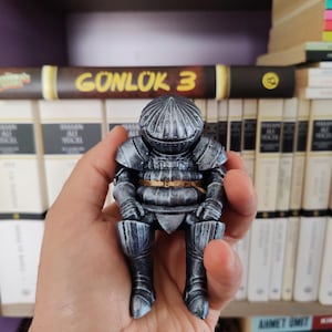 Bulb Knight Figure 4 inch – Hand Painted Resin Statue – Soulslike Fantasy Collectible Decor image 5