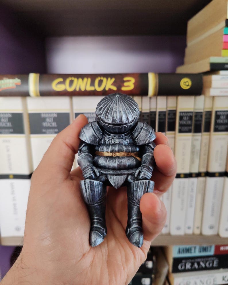 Bulb Knight Figure 4 inch – Hand Painted Resin Statue – Soulslike Fantasy Collectible Decor image 5