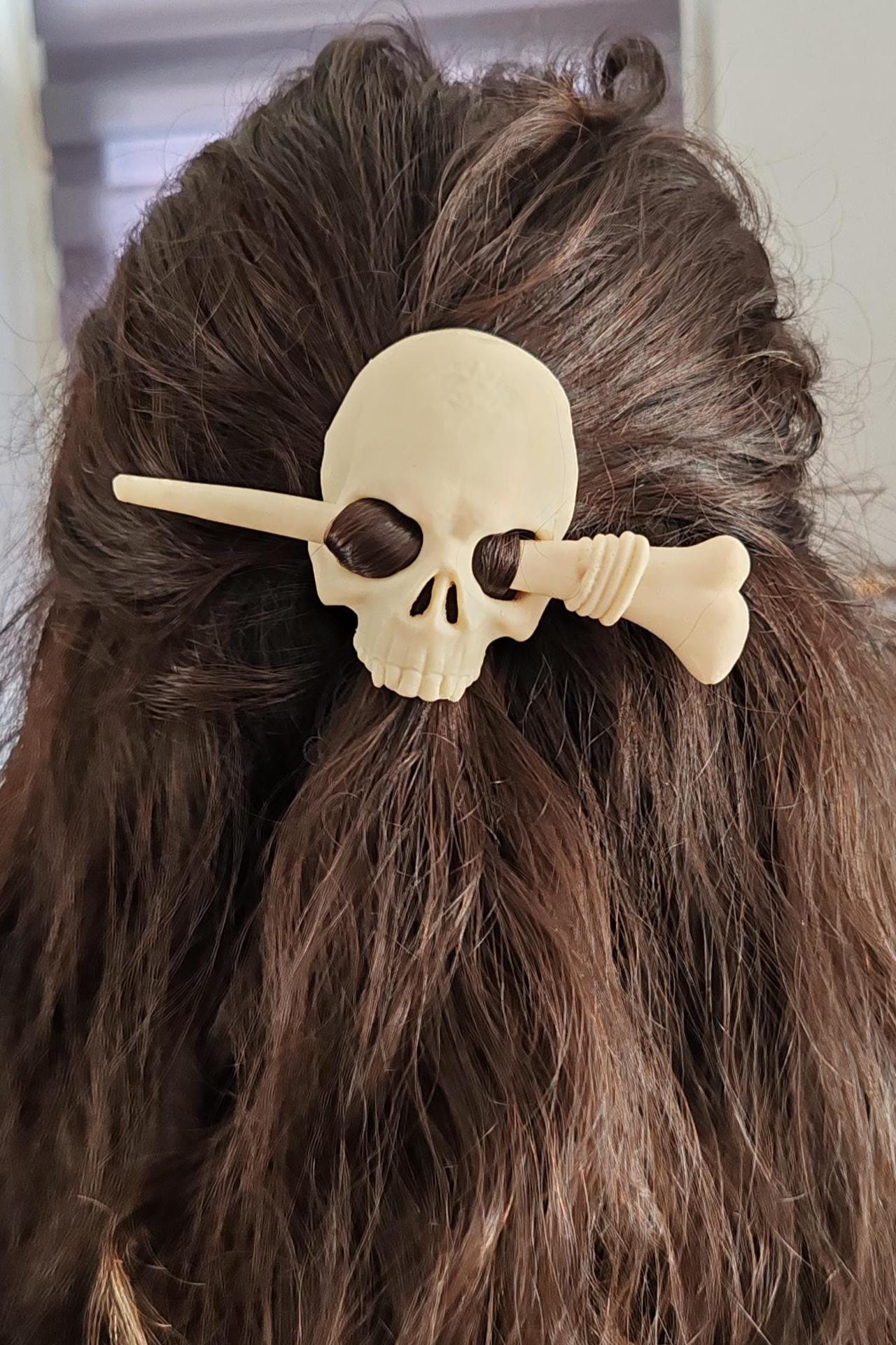 Skull Hair Stick Clip: Bone-look Gothic Punk Hair Accessory  display picture 1