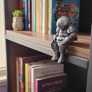 Bulb Knight Figure 4 inch – Hand Painted Resin Statue – Soulslike Fantasy Collectible Decor image 2