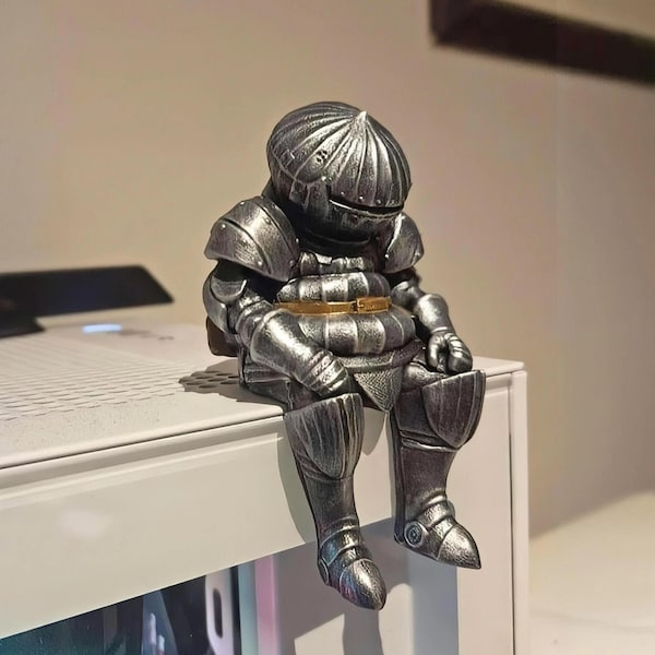 Bulb Knight Figure 4 inch – Hand Painted Resin Statue – Soulslike Fantasy Collectible Decor