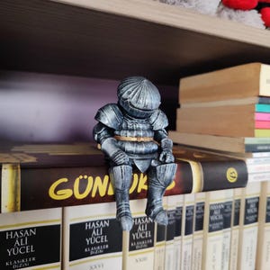 Bulb Knight Figure 4 inch – Hand Painted Resin Statue – Soulslike Fantasy Collectible Decor image 4