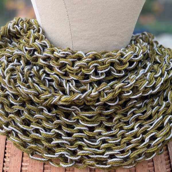 Hand knit mobius cowl