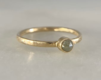 Salt and pepper diamond ring set is yellow gold bezel