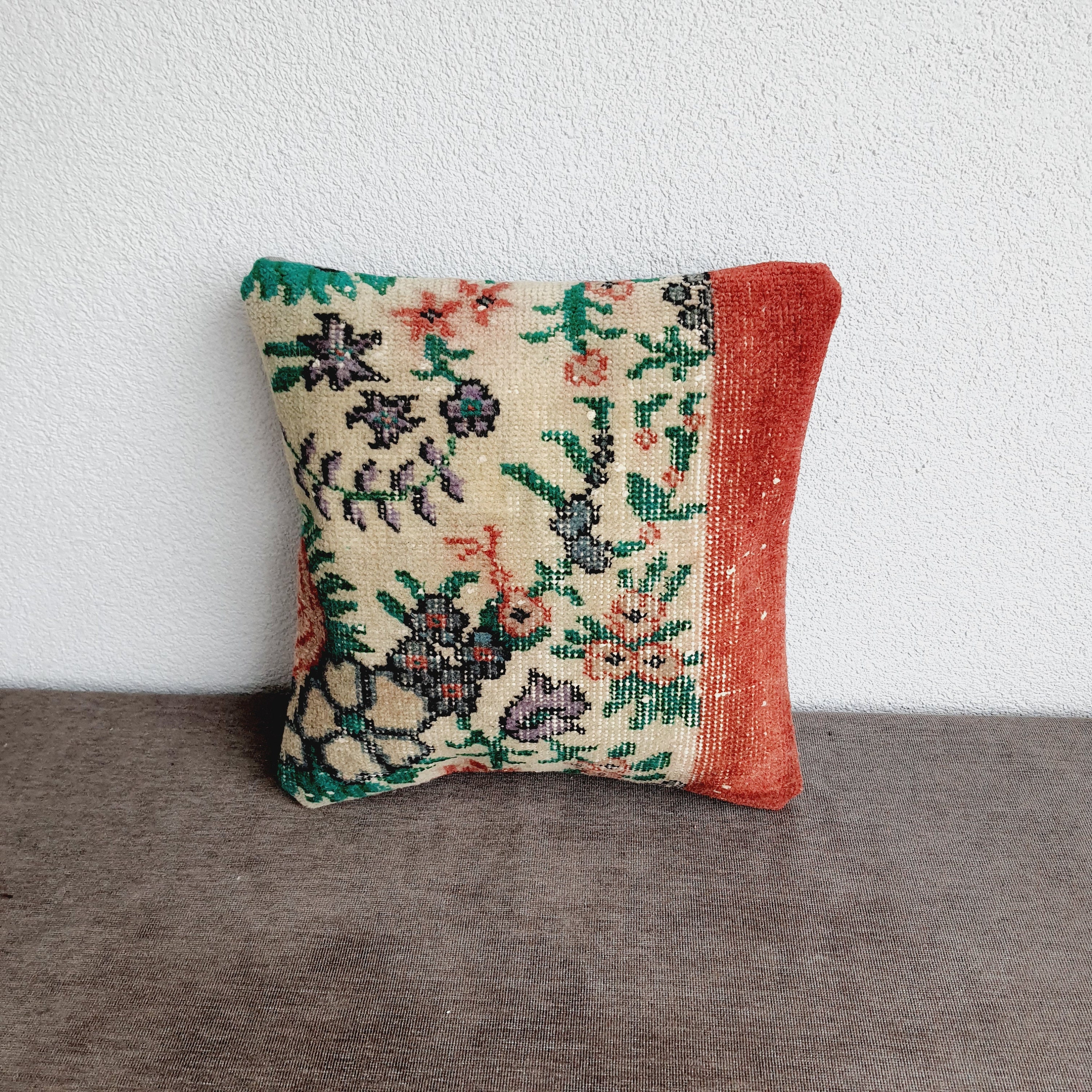 手作りの花柄ラグ枕カバー：ボヘミアントルコ風枕、16x16 - Etsy 日本