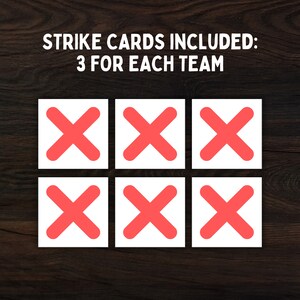Op de afbeelding: Zes rode strike-kaarten met een witte achtergrond en een rode X op elke kaart.  Strike-kaarten inbegrepen: 3 voor elk team.