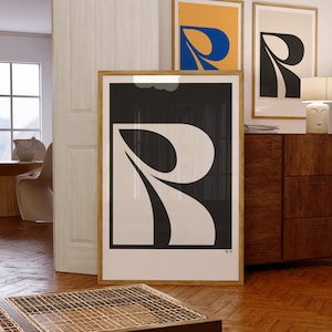 pôsteres com iniciais de letras para impressão, arte de parede com monograma, impressão de arte inicial com letra R, conjunto de 3 impressões em decoração de parede de casa, arte neutra e colorida
