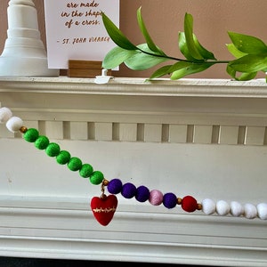 Guirlande de calendrier liturgique catholique : feutre de laine, coeur mobile