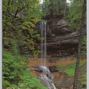 Michigan's Upper Peninsula, Munising Falls, Munising Michigan Postcard 4x6 unposted