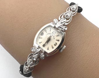 c. 1935 14k witgoud en diamant art-deco Elgin cocktailhorloge voor dames. Plus een gratis service en restauratie van 400 dollar plus een zijden armband