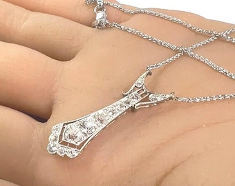 Colgante antiguo de platino y diamantes de la época eduardiana, hecho a mano, pieza única, de gran calidad, con cadena de oro blanco de 14k, c. 1915.