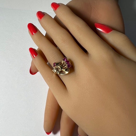 c. 1940 10k Gold Retro-Modern Synthetic Ruby Ring… - image 2