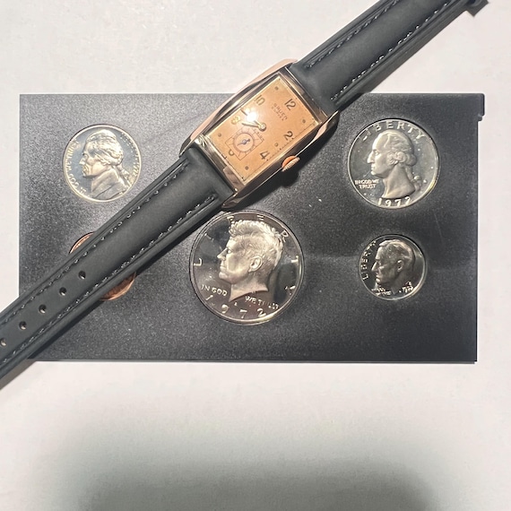 C. 1945 Vintage Collectible 14k Rose Gold Mid-century Gruen Curvex