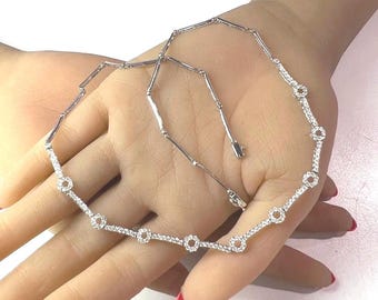 Collar moderno de oro de 18k con diamantes, estilo vintage, circa 2000. Diamantes redondos de talla brillante de gran calidad. Incluye un regalo: pendientes de camafeo de oro de 14k.