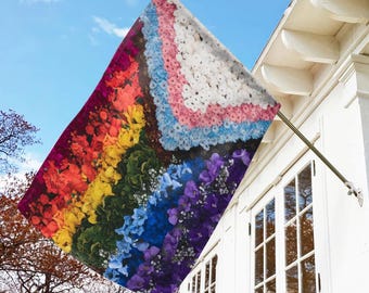 Floral Pride Flag Garden & House Banner, LGBTQ+ Flag For Home, Beautiful Flower Pride Outdoor Garden Decor D2FU13