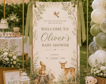 Peut inclure: Une bannière verticale pour une fête prénatale sur le thème de la forêt avec des illustrations de cerf, de lapins et d'oiseau. Le texte indique : TINY FEET, BIG ADVENTURES ARE ON THE WAY! WELCOME TO Oliver's BABY SHOWER SATURDAY 15 JUNE 2026.