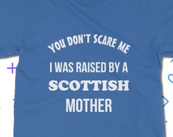 Opgegroeid door een T-shirt van een Schotse moeder - Schotland T-shirt | Classic Fit Unisex volwassen T-shirt