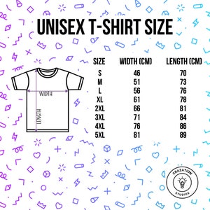 Może przedstawiać: Biała grafika przedstawiająca tabelę rozmiar&oacute;w koszulek unisex. Tabela zawiera rozmiary od S do 5XL, z odpowiednimi wymiarami szerokości i długości w centymetrach. U g&oacute;ry znajduje się napis "UNISEX T-SHIRT SIZE". Tło ma wz&oacute;r kolorowych kształt&oacute;w.