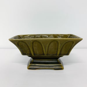 vintage planter, avocado green, boho decor, pedestal planter, indoor outdoor planter, vintage style, plant lover gift, plant lover gift, mcm